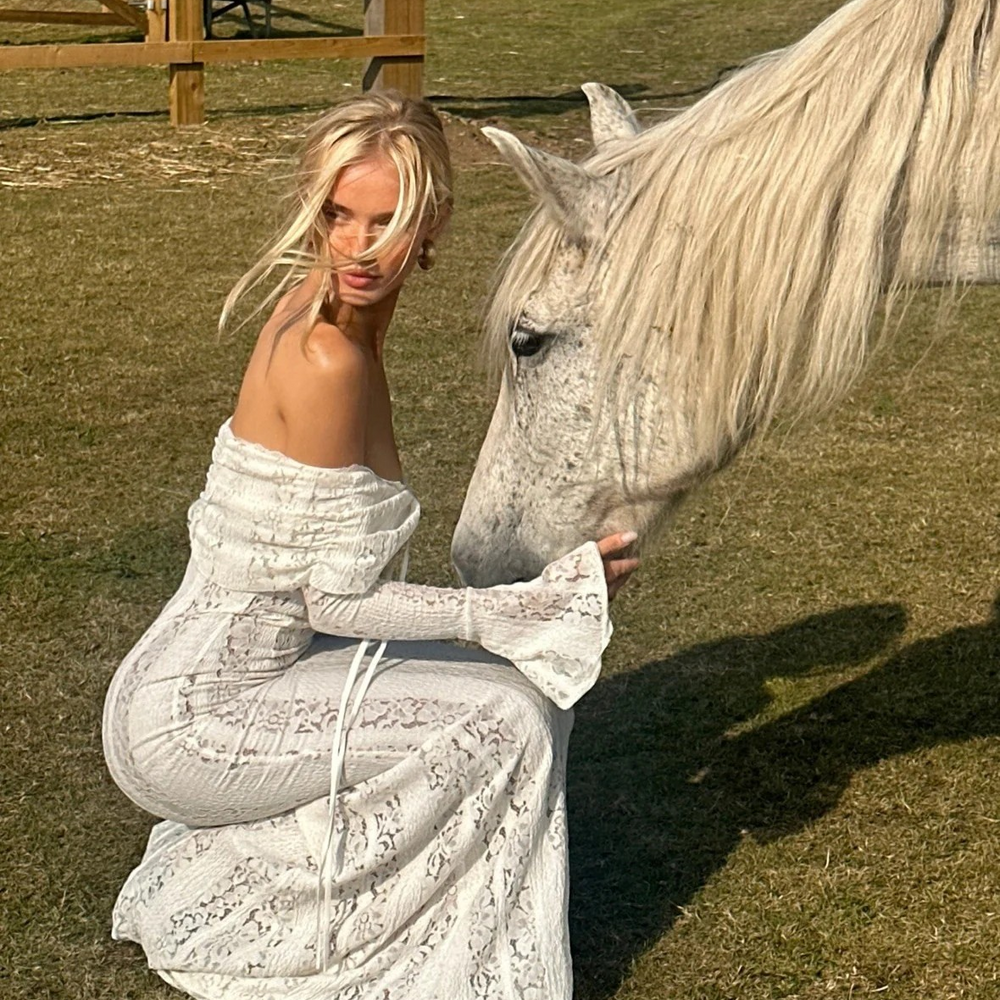 
                  
                    Spitzenkleid weiss
                  
                